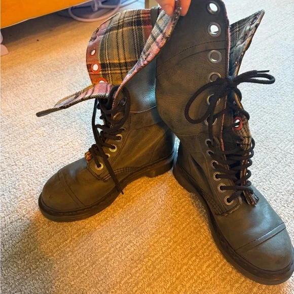 Green Dr Martens - Picture 2 of 9